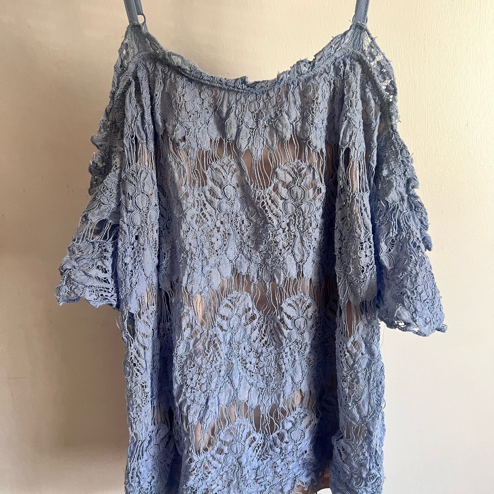 Francesca's Collections Light Blue Lace Cold-Shoulder Blouse